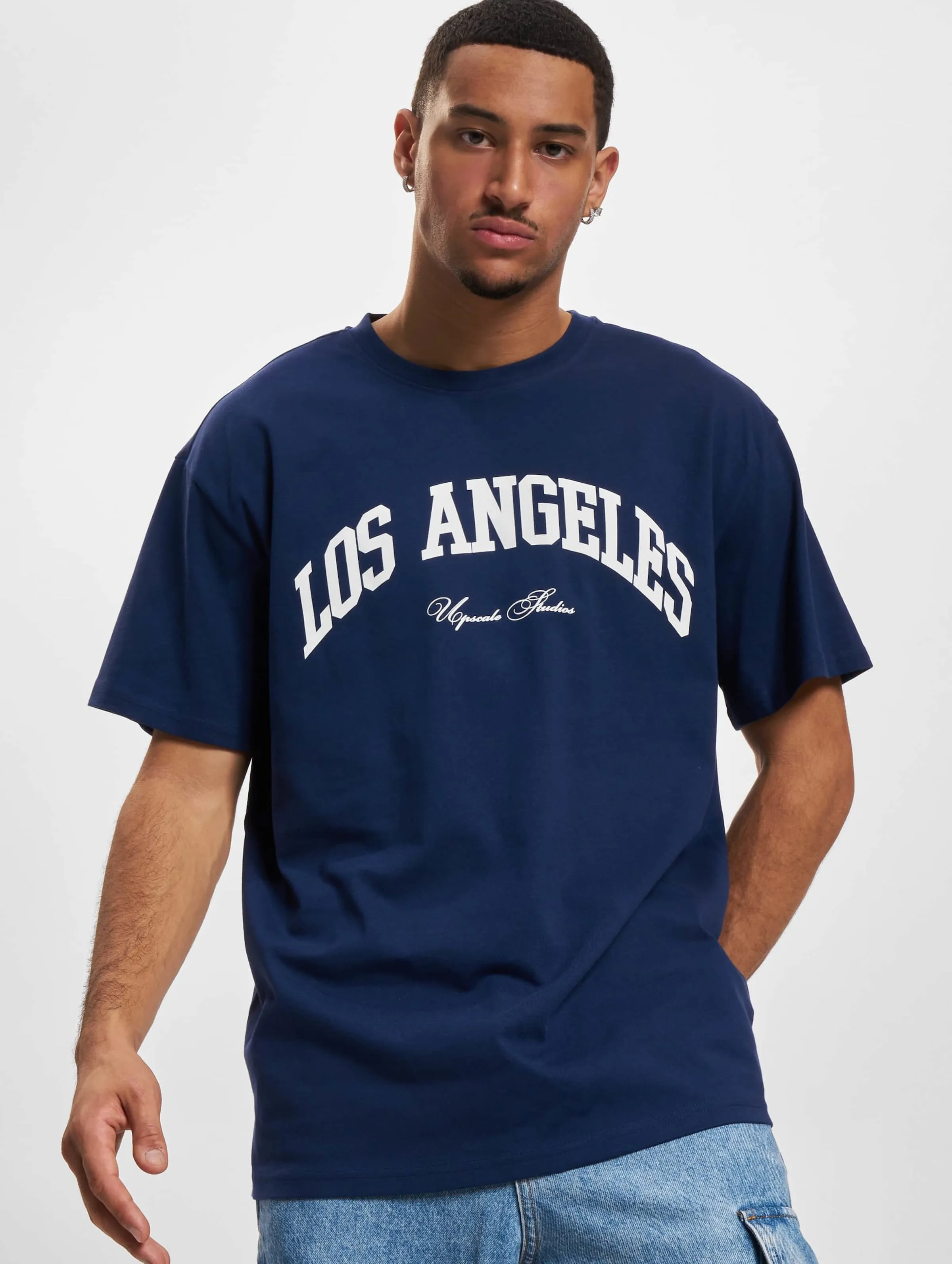 Mister Tee Upscale L.A. College Oversize T-Shirt