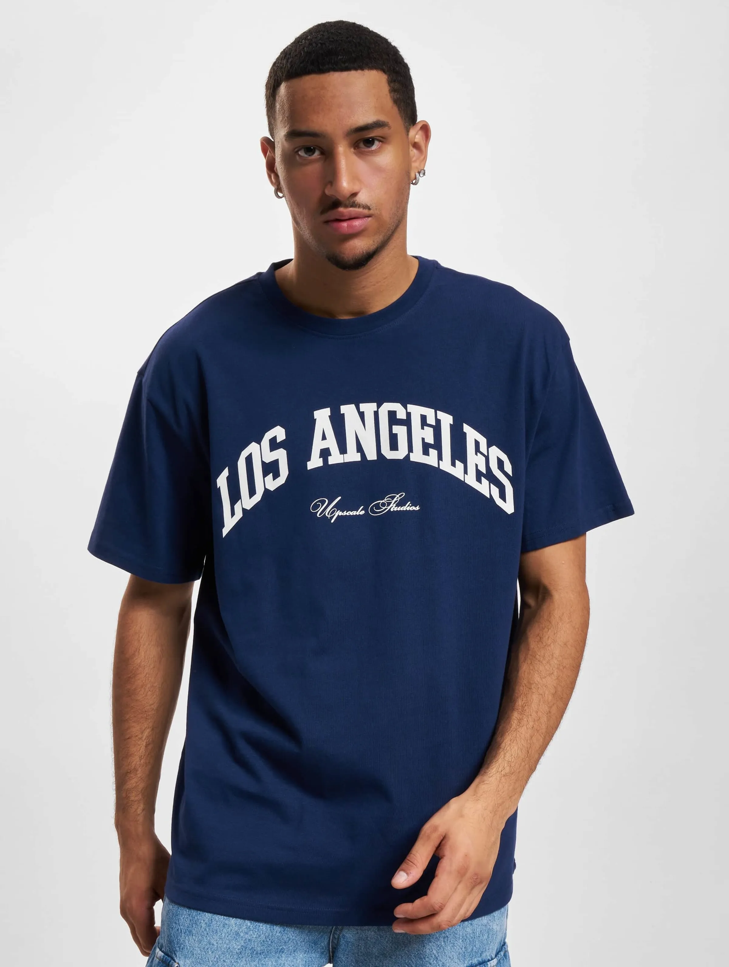 Mister Tee Upscale L.A. College Oversize T-Shirt