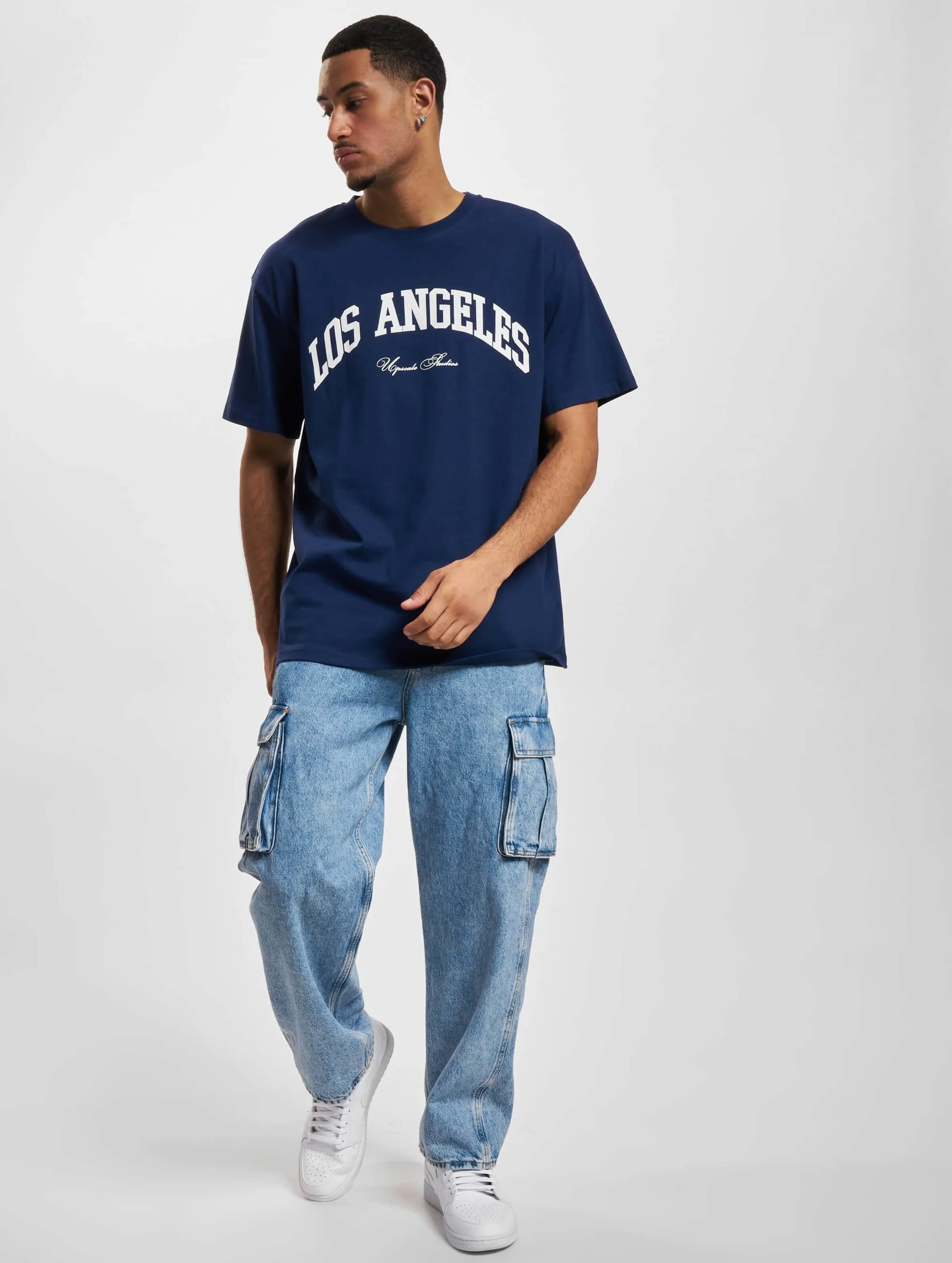 Mister Tee Upscale L.A. College Oversize T-Shirt